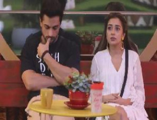 Bigg Boss 16: Tina Datta Gets Accused Of Flirting With Other Boys By Shalin; Tina Says, I Will Slap You