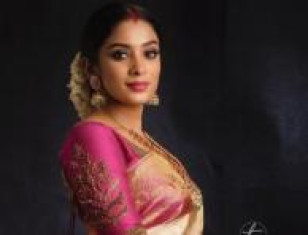 Television Presentator And Actress Diya Menon In A Traditional Attire Looks Beautifull - View Pics