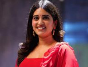 Actress Sravanthi Chokarapu Looks Super Adorable. Fans Are Flattered