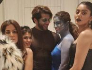 Television Stars Studded Picture For Last Night's Halloween Party Is Rocking The Internet!! 
