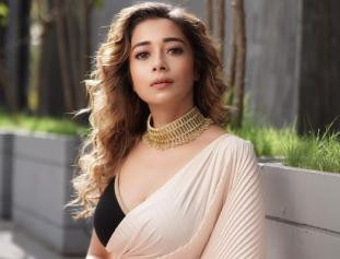 Naxalbari Actress Tina Datta Mesmerizing Her Fans With Her Hot Looks In Saree